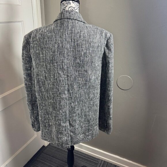 JLux Label gray and white tweed blazer with pockets and single button. - Picture 7 of 9